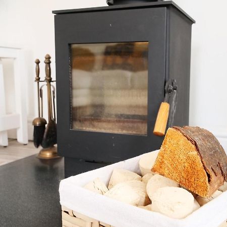 Hoxne Cottages - Sunflower Cottage With Private Hot Tub York Eksteriør billede